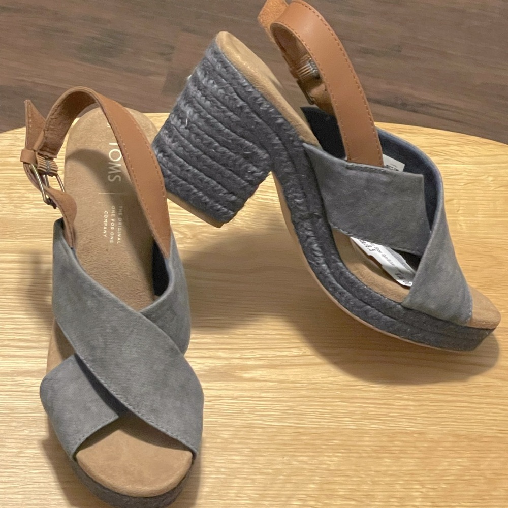 TOMS scandals NEW Never worn size 8.5